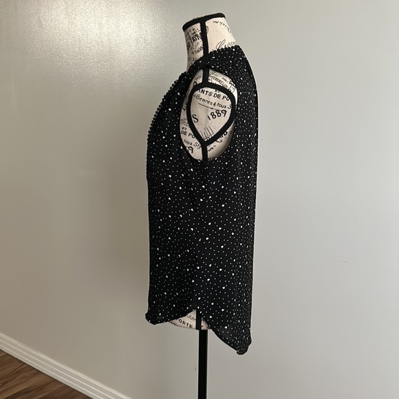 🚨Suzy Shier - Black heart printed sleeveless blouse - Picture 2 of 4